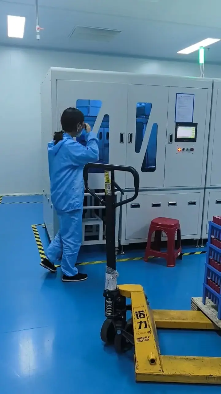 LFPOWER production staff operating lithium cell equipment